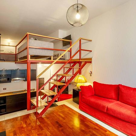 One Bedroom Apartment With Terrace Near Duomo Milan Bagian luar foto